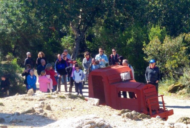 משפחת פחטר צאצאי מפקד שיירת יחיעם בן עמי פחטר זל באזכרה משפחתית לזכרו באתר ההנצחה